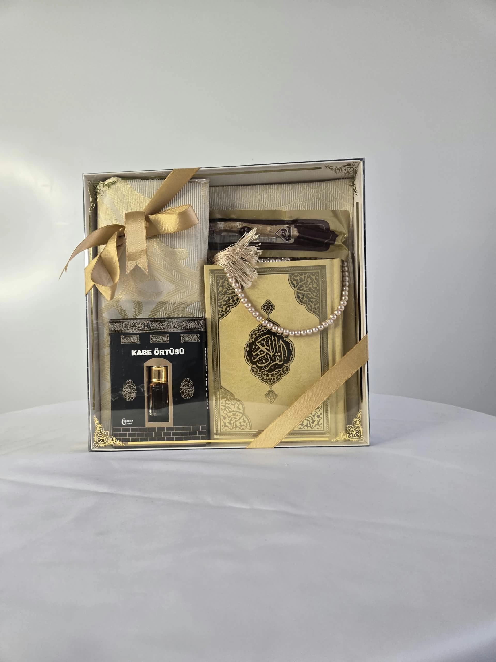 Coffret cadeau islamique de luxe : Coran orné de dorures, tapis de prière, tasbih en perles et flacon de parfum