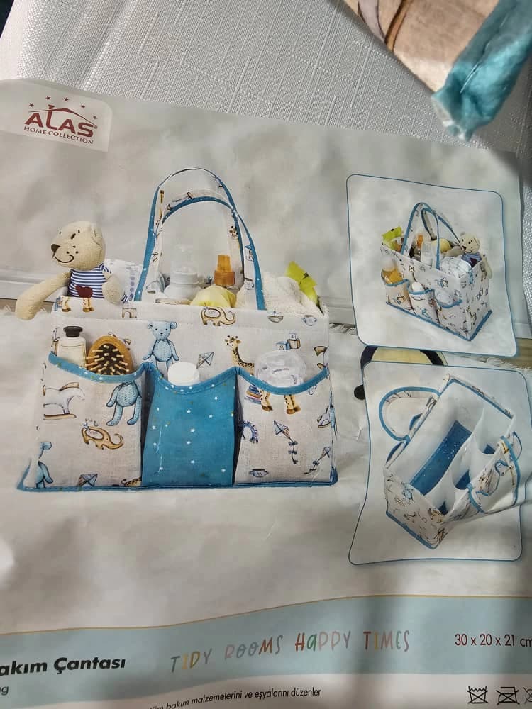 Organisateur de soins pour bébé avec panier à couches à plusieurs compartiments