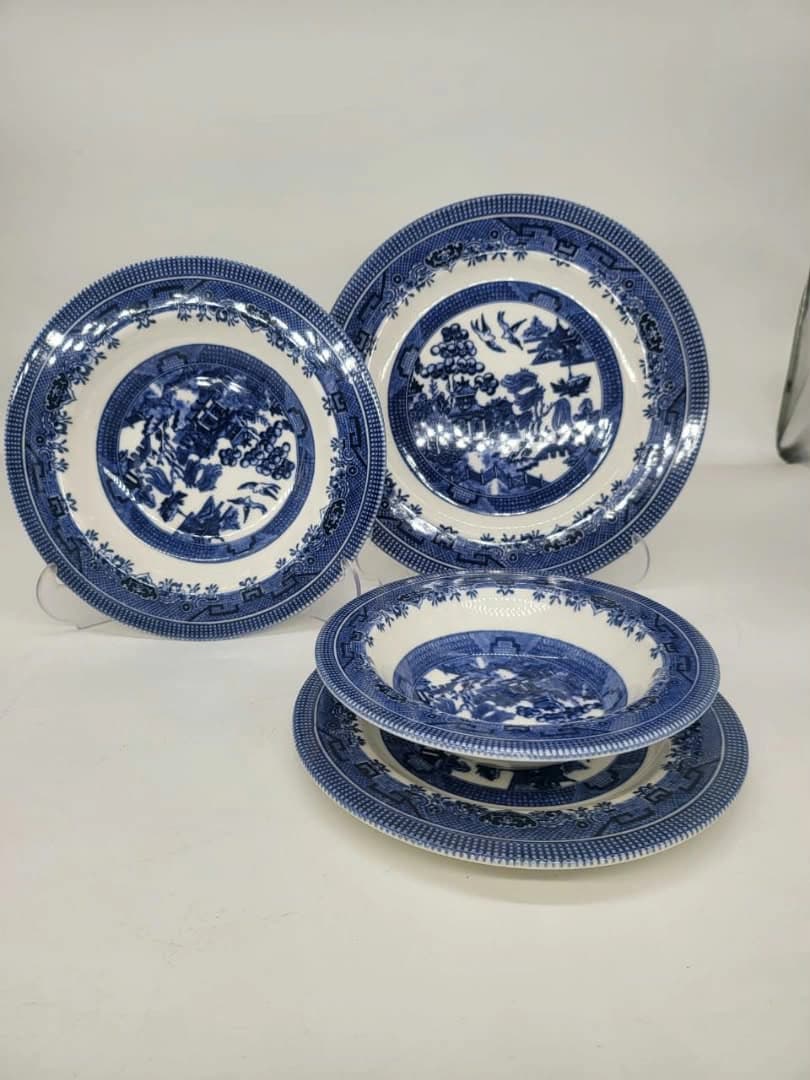 Service de table classique en porcelaine Blue Willow aux motifs traditionnels chinoiserie bleus et blancs