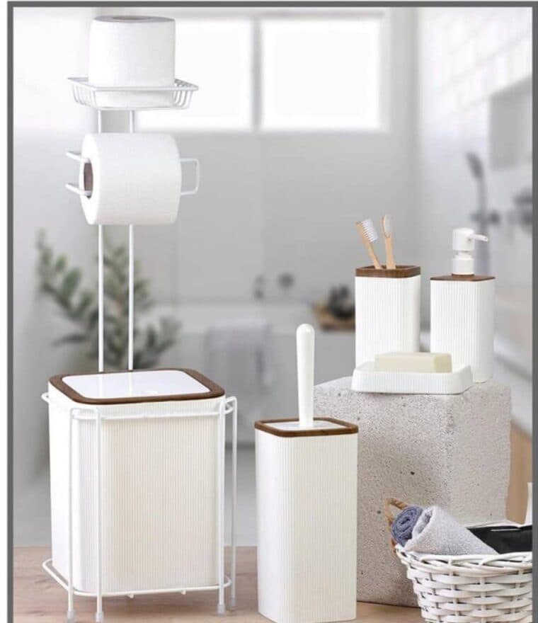 Set de salle de bain complet : distributeur, porte-savon et gobelet assortis