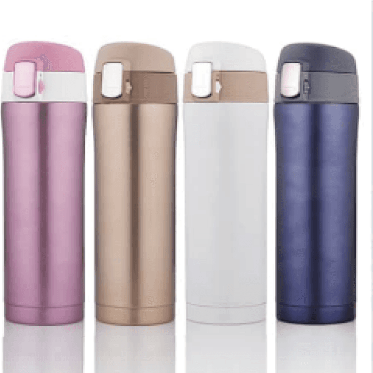 Thermos de 500 ml debout, bouchon fermé, sur fond neutre